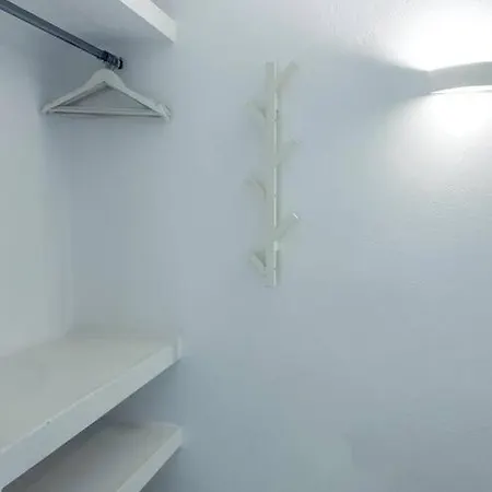 Hh Bay Apartment Logaras