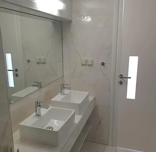 Hh Bay Appartement Logaras